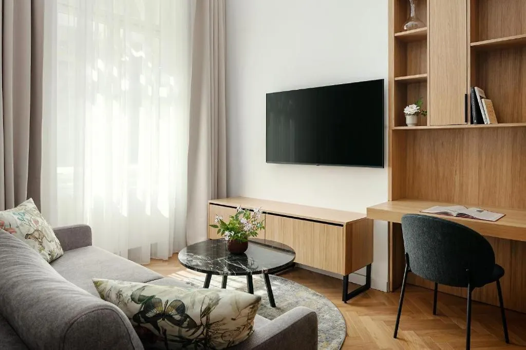 Six Residences Прага 0*,