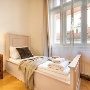  Apartahotel Templová 7 - Old Town
